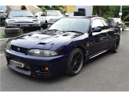 Used Nissan SKYLINE