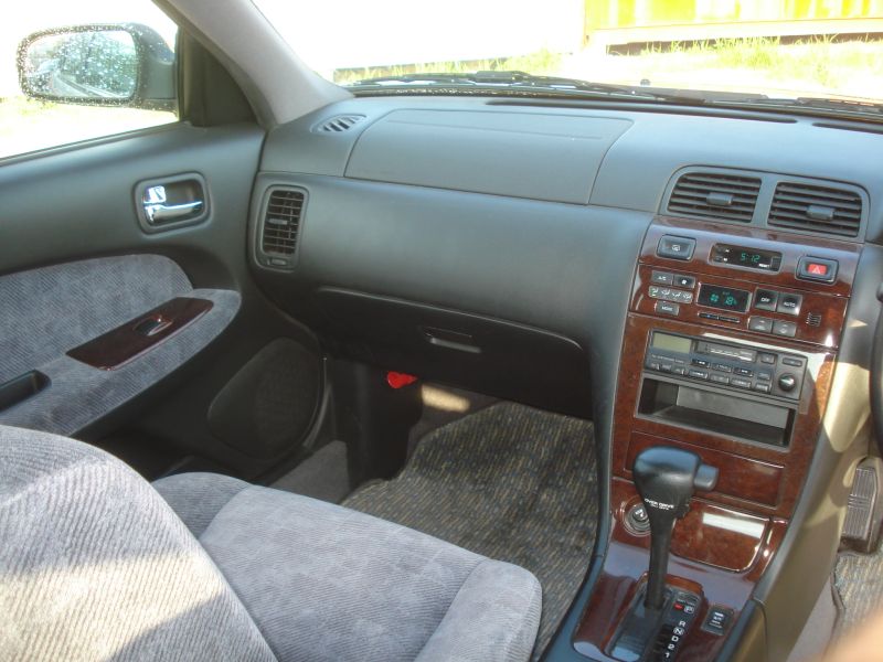 Nissan cefiro салон