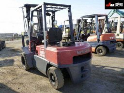 Used Nissan FORKLIFT