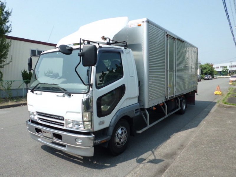 Грузовики в приморском крае бу. Mitsubishi Fuso Fighter рефрижератор. Mitsubishi Fuso рефрижератора Fighter 2005. Грузовик Fuso 5000 kg. Митсубиси Фусо бабочка 5 тонн.