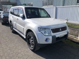 Used Mitsubishi PAJERO