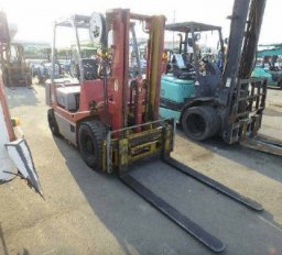 Used TCM 2.5ton　FORKLIFT