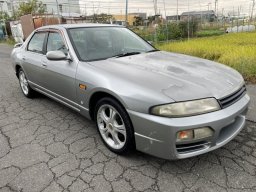 Used Nissan SKYLINE