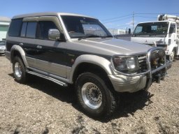 Used Mitsubishi PAJERO