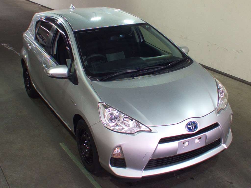 Used TOYOTA AQUA