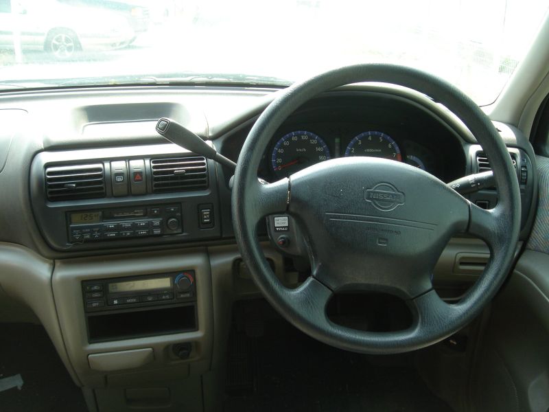 Nissan rnessa салон