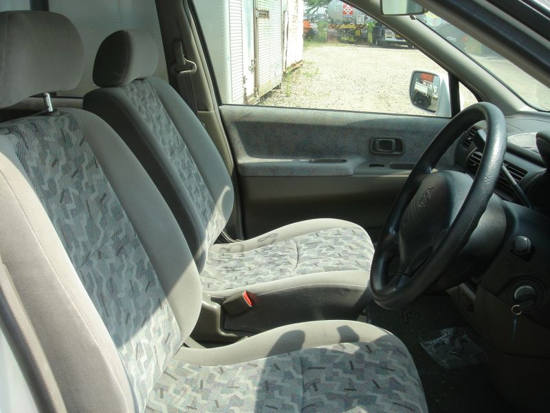 Nissan rnessa салон