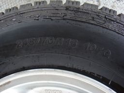 Picture 2 of Observe tire