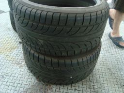 Picture 2 of Bridgestone tire